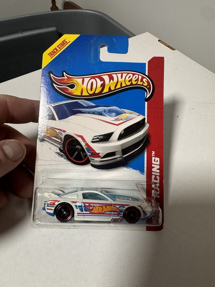 Hot Wheels '13 Ford Mustang GT - 2013 New Model - HW Racing - 106/250