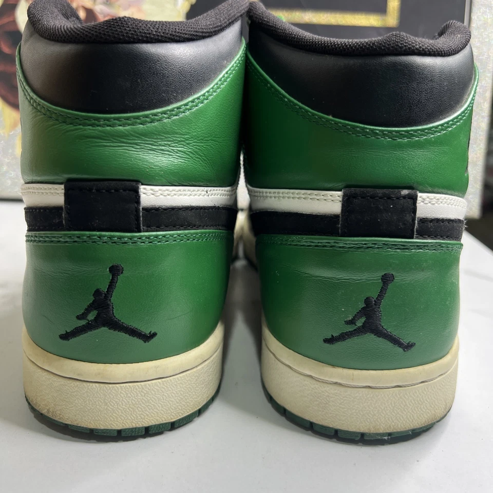 Air Jordan 1 Retro High Boston Celtics 2009 Talla 10.5 Usado 332550-101 Foto 3 de 4
