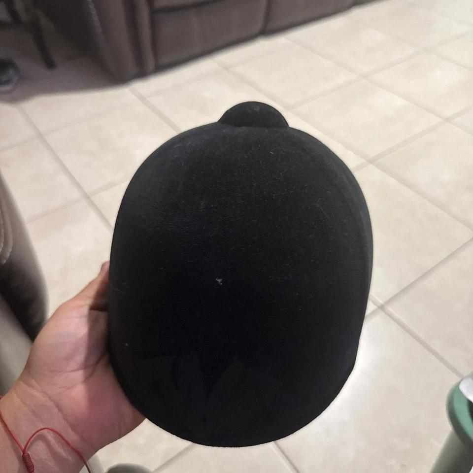 Casco de equitación clásico de terciopelo negro Foto 4 de 4