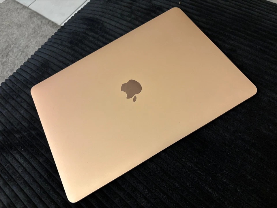 Apple MacBook Air 13" 2020 · i3 · 8GB · 256GB, photo 1 sur 4