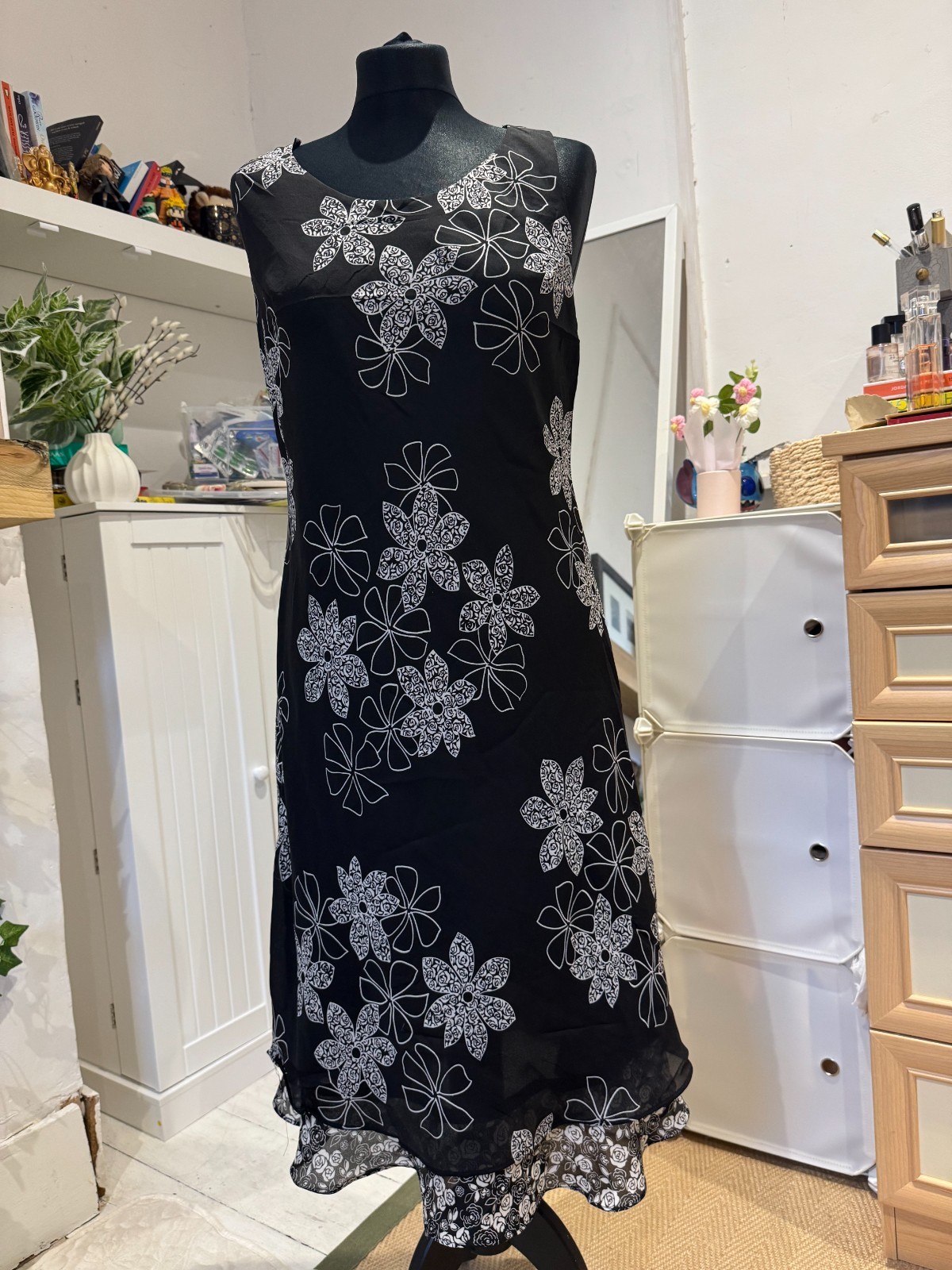 Studio I Petite Black Floral Sleeveless Dress y2k 12P / Medium Ruffle Hem