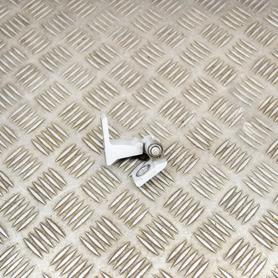 Audi Q3 8U Rear Right Lower Door Hinge 8X0831404B 2.0 Diesel 130KW 2013 Foto 3 de 4