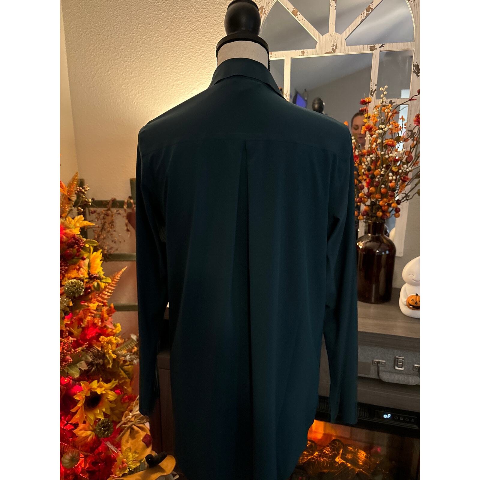 Athleta button up blouse size small - image 2