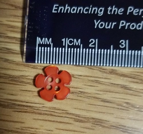 5 Red Daisy Like Flower Novelty Buttons - Shiny Hard Plastic - Picture 5 of 5