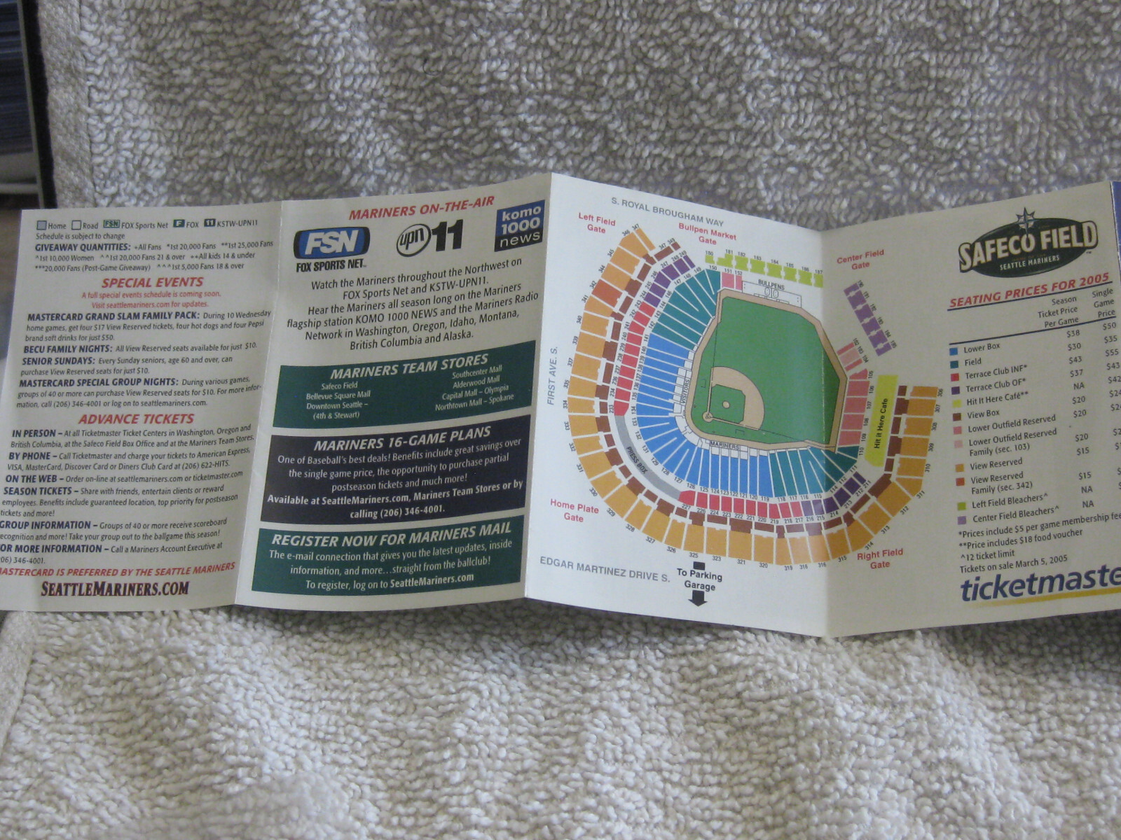 2005 Seattle Mariners Ichiro Pocket schedule Washington Mutual 10panel