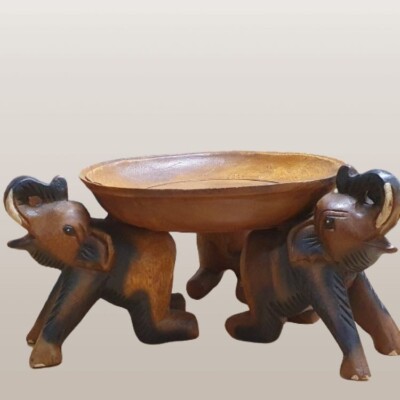Geschnitztes Elefant Tablett/flache Schale aus Holz. Handgeschnitzte Wohndeko Elefanten
