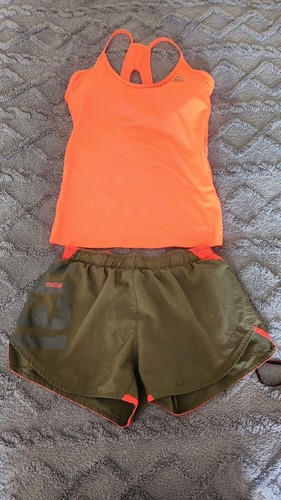 XS Reebok Active Wear Set (top naranja Reebok speedwick y pantalones cortos verde oliva) - Imagen 17 de 17