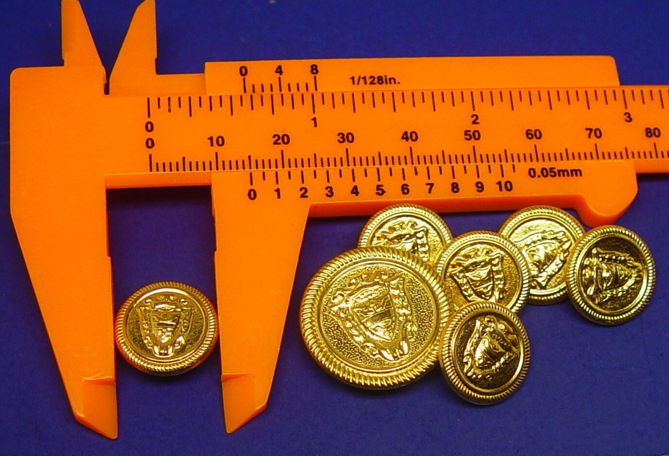 APPLESEEDS replacement buttons 7 gold tone metal 2-part buttons Good Used Cond.