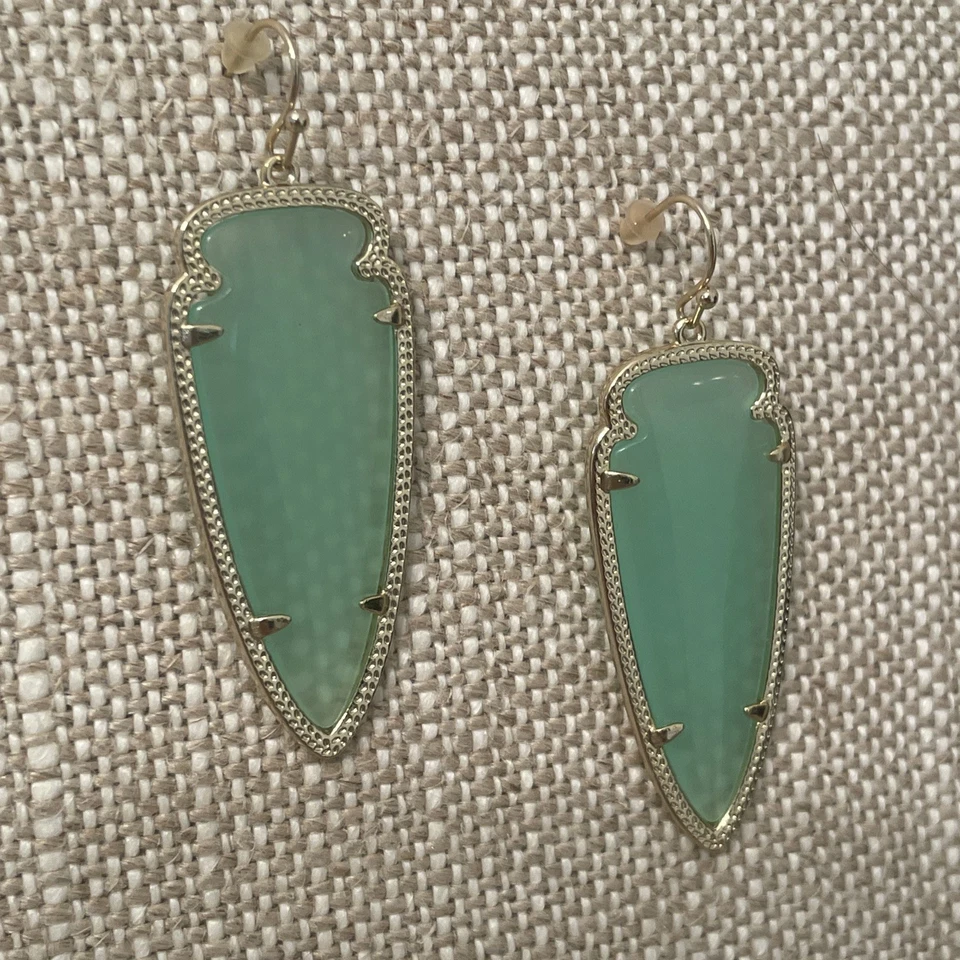 Серьги позолоченные желтым золотом с небесно-зеленым халцедоном Kendra Scott - Изображение 2 из 4