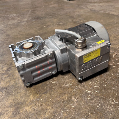 1x SEW-EuroDrive WA10 DT56L4 Nr. 01.1348865701.0001.10 Getriebemotor