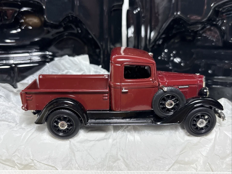 Matchbox Collectibles 1934 International Harvester YTC06-M (0081) - Image 3 of 4