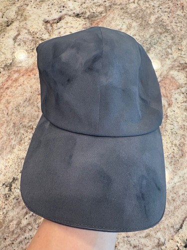 Lululemon Fast Free Pferdeschwanz Laufmütze schwarz Tarnmuster gebraucht, in einwandfreiem Zustand