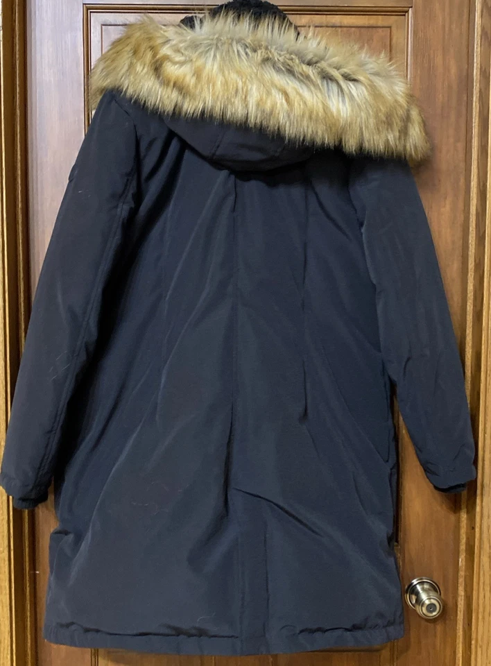 Parka French Connection XL con capucha ribete de piel sintética bolsillos negros plumón + plumas Foto 2 de 4