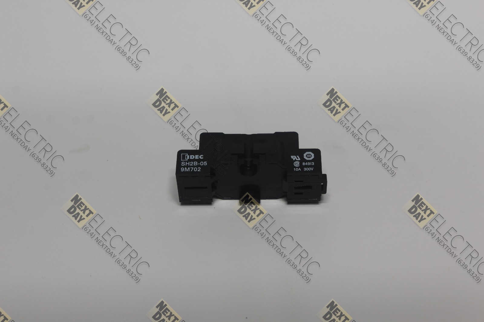 Idec, SH2B-05, Relay Base Mount Socket DIN Rail 8p 8 Pin