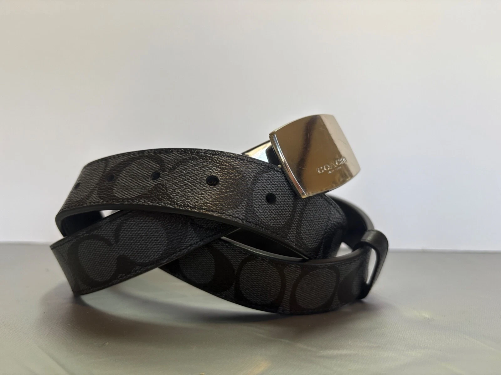 Cintura uomo nera Coach fibbia placca reversibile lunga 47 pollici pochi graffi sulla fibbia