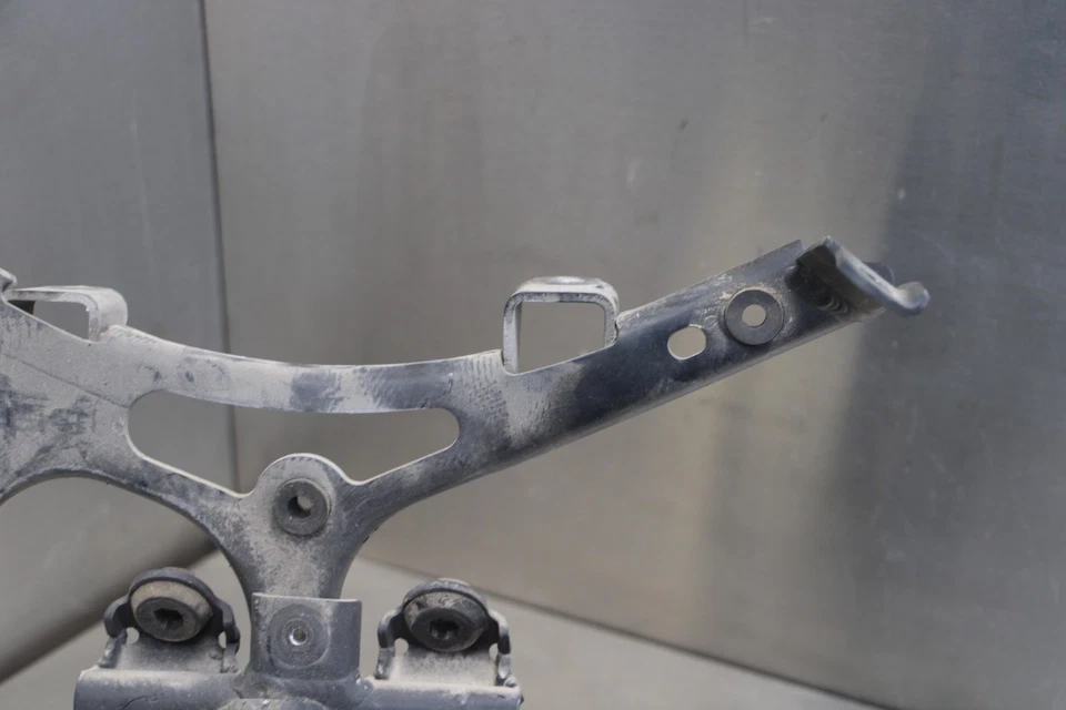 97-01 SUZUKI TL1000S UPPER FAIRING MIRROR GAUGES STAY BRACKET Foto 3 de 4