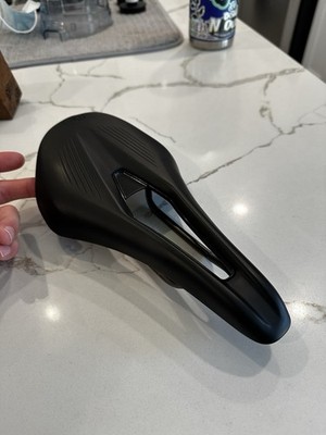 Fizik Vento Argo R3 140mm road bike saddle