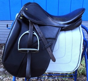 COLLEGIATE Dressage Saddle - 17" Seat - GREAT!  FREE Stirrups, Leathers, Girth