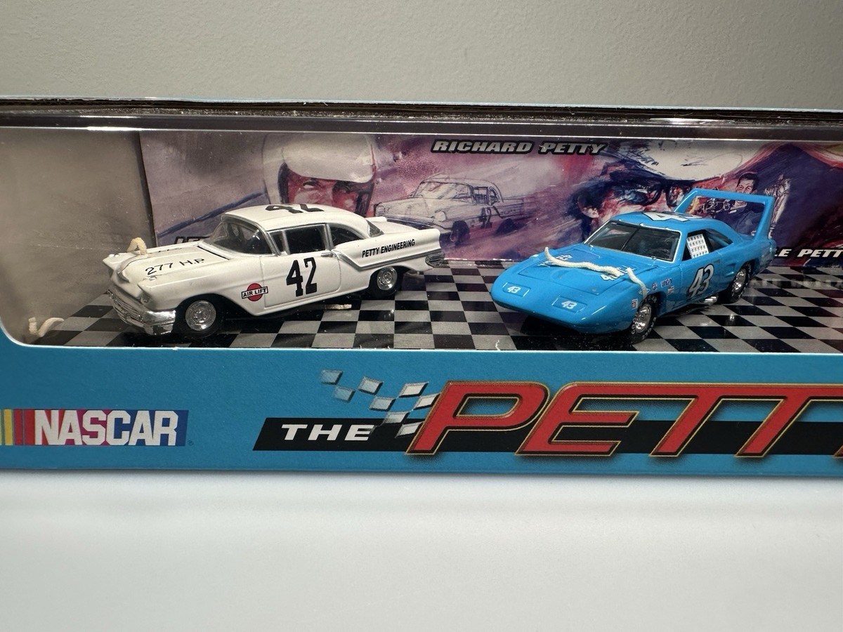ホットウィール Hot Wheels ペティ レーシングファミリー Hot Wheels The Petty Racing Family 3 Car Set NASCAR 1 64 for