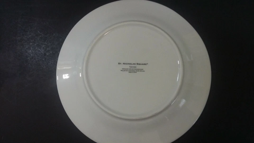 St. Nicholas Square Yuletide 9" Dessert plate - Image 3 of 4