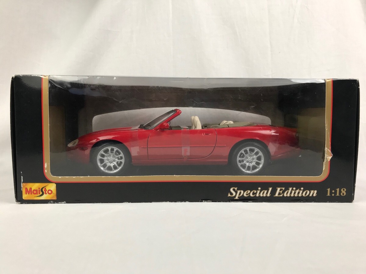 Maisto 31863 1:18 1998 Jaguar XKR Special Edition Red