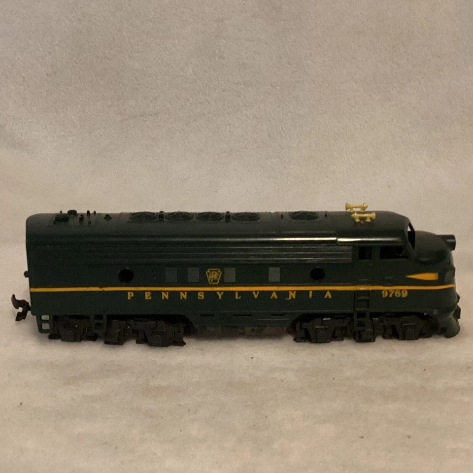 4C Tyco HO Electric Diesel Pennsylvania Engine F9 A Unit Powered Lighted Freight - Image 4 of 4
