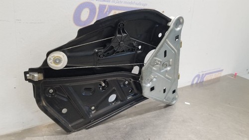 18 MERCEDES BENZ AMG C63S CONVERTIBLE QUARTER GLASS REGULATOR RIGHT PASSENGER - Picture 10 of 12