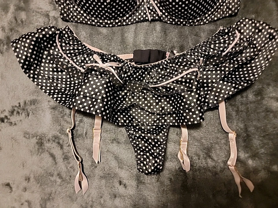 Victoria's Secret Sexy Little Things Conjunto de Sujetador y Tanga Liguero a Lunares 36C/L Foto 3 de 4