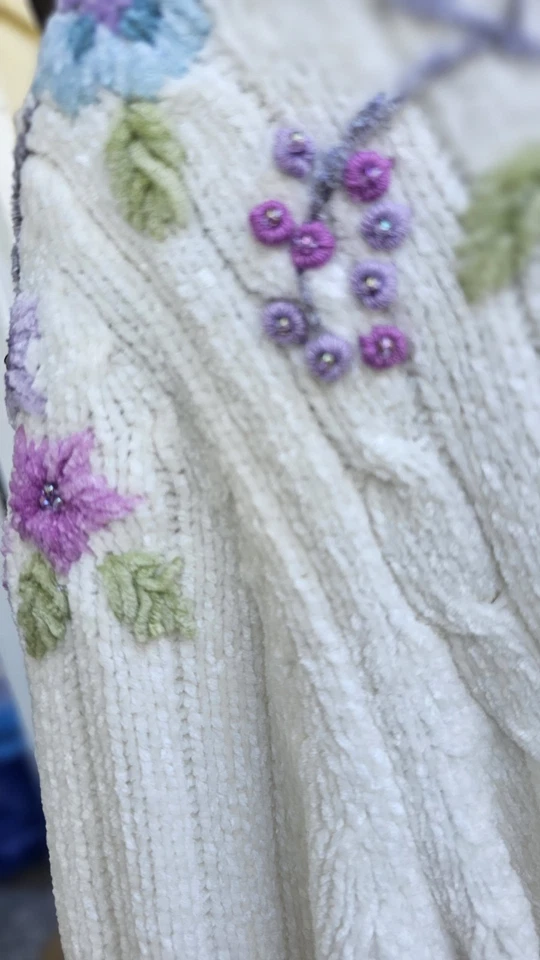 Vintage Alfred Dunner w/ Embroidered Floral Sweater, Petite Medium, White, Used - Image 3 of 4