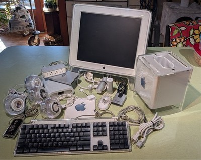Apple Power Mac G4 Cube / SSD / speakers/ iSub/Monitor/ keyboard and OSX Disk