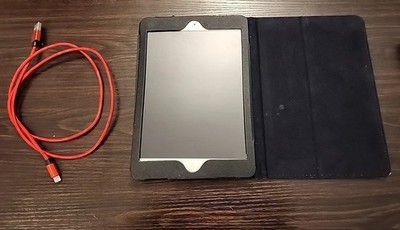 Apple iPad Mini 1 A1432 7.9'' 16GB Wi-Fi Tablet Silver White With Case Bundled