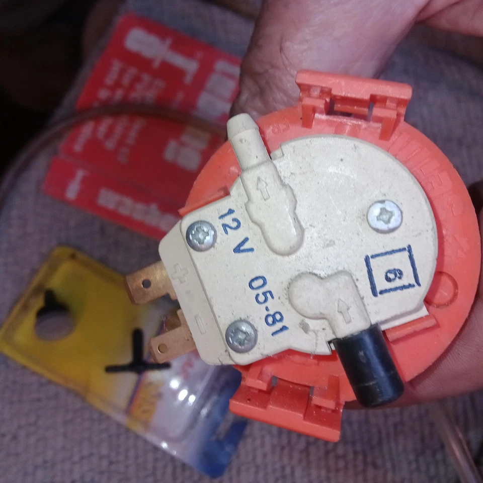 Lavadora de parabrisas cromada jet eléctrico lavapantallas clásico Austin A35 A40 A50 A60 Foto 3 de 4