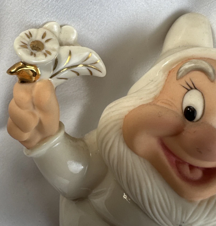 Lenox SNOW WHITE & THE SEVEN DWARFS Figurine HAPPY 9462 Disney Showcase Thailand - Image 2 of 4