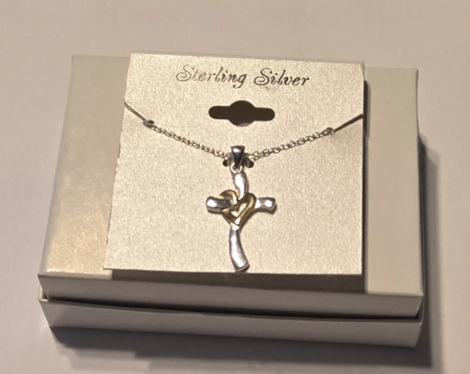 Collar de cadena de 16 pulgadas con colgante de corazón de cruz/oro de plata de ley de 1 pulgada Foto 2 de 4