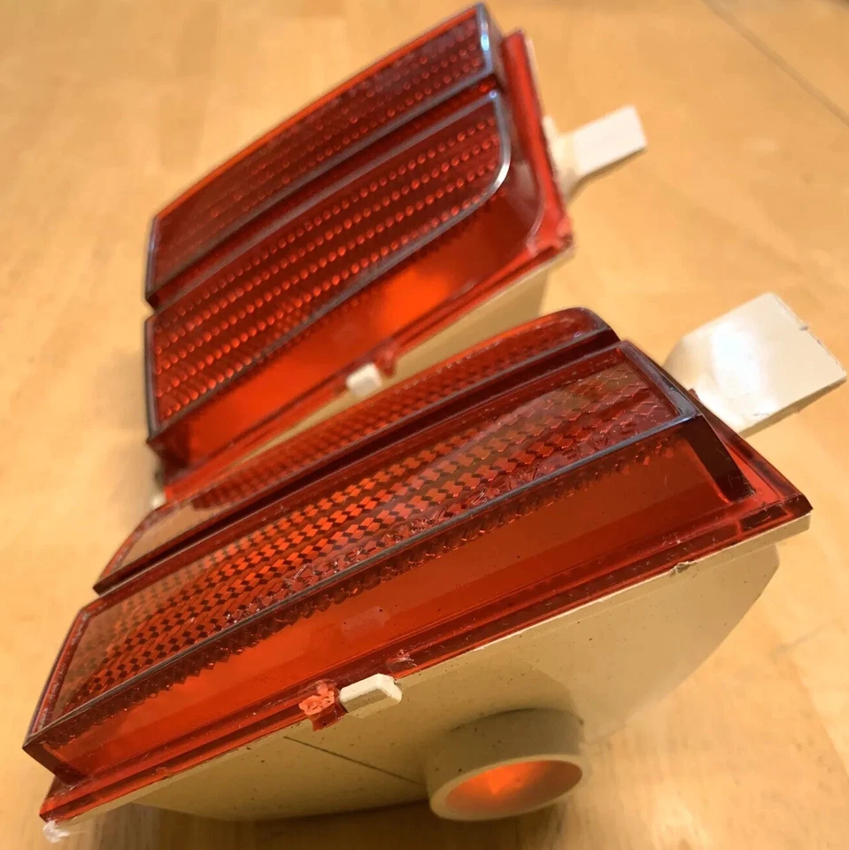 Luces marcadoras laterales traseras izquierda y derecha Chrysler Cordoba 1978-1979 78-79 OEM MOPAR Foto 3 de 4