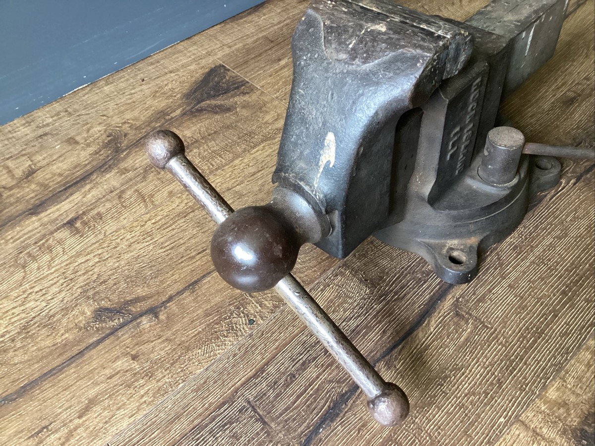 Vintage Rock Island # 73 Swivel Base Machinist Bench Vise 4 Vintage Rock Island # 73 Swivel Base Machinist Bench Vise 4