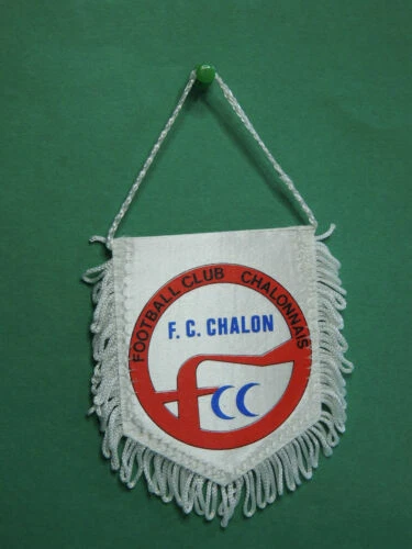 Objets d'avant 2000 fanions de collection sur le sport clubs français