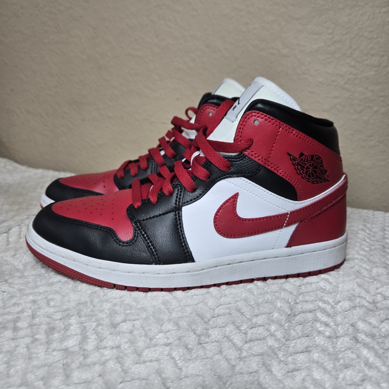 Nike Air Jordan Womens Air Jordan 1 Mid Alternate Bred Toe BQ6472-079 Size 9