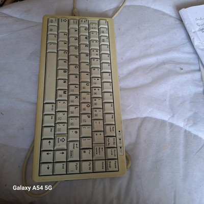Cherry D-91275 Multifunktionale kompakte mechanische Tastatur
