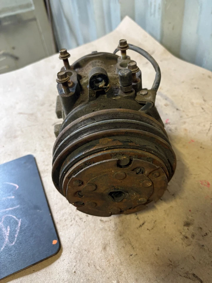 Dodge D150 D350 W150 W250 1993 1991 1989 Ramcharger D250 usado compresor de aire acondicionado OEM Foto 2 de 4