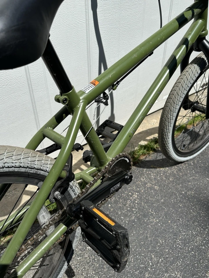 Bicicleta BMX Haro Downtown (20,5" Toptube) (verde militar mate) - Usada - ¡Genial! Foto 4 de 4
