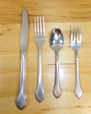 WM A Rogers Deluxe Oneida Ltd. Summer Mist Flatware Stainless 4 Piece Setting