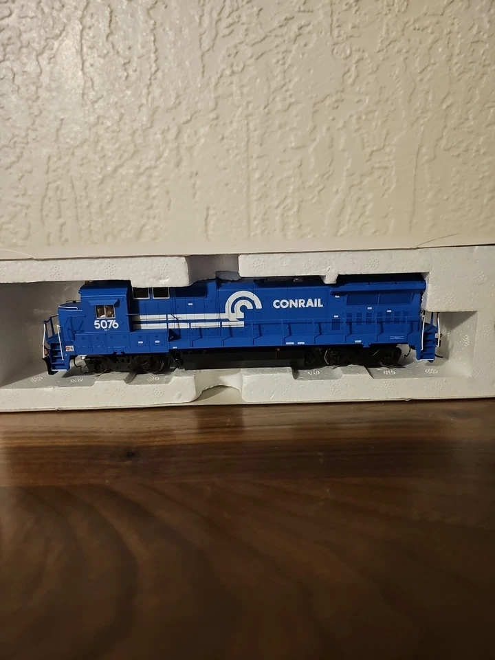 Atlas Master Series 9005 Dash 8-40b Conrail #5076 Dcc - Image 2 of 2
