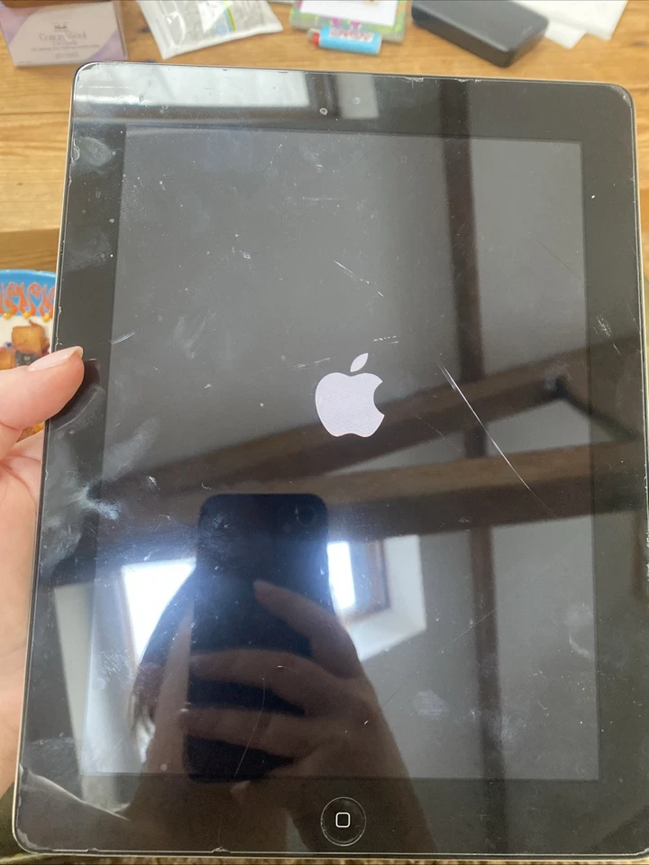 Apple iPad 2 (2nd Gen) 32GB - Image 2 of 4
