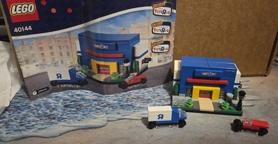 Lego 40144 Toys R Us Store And Vehicles