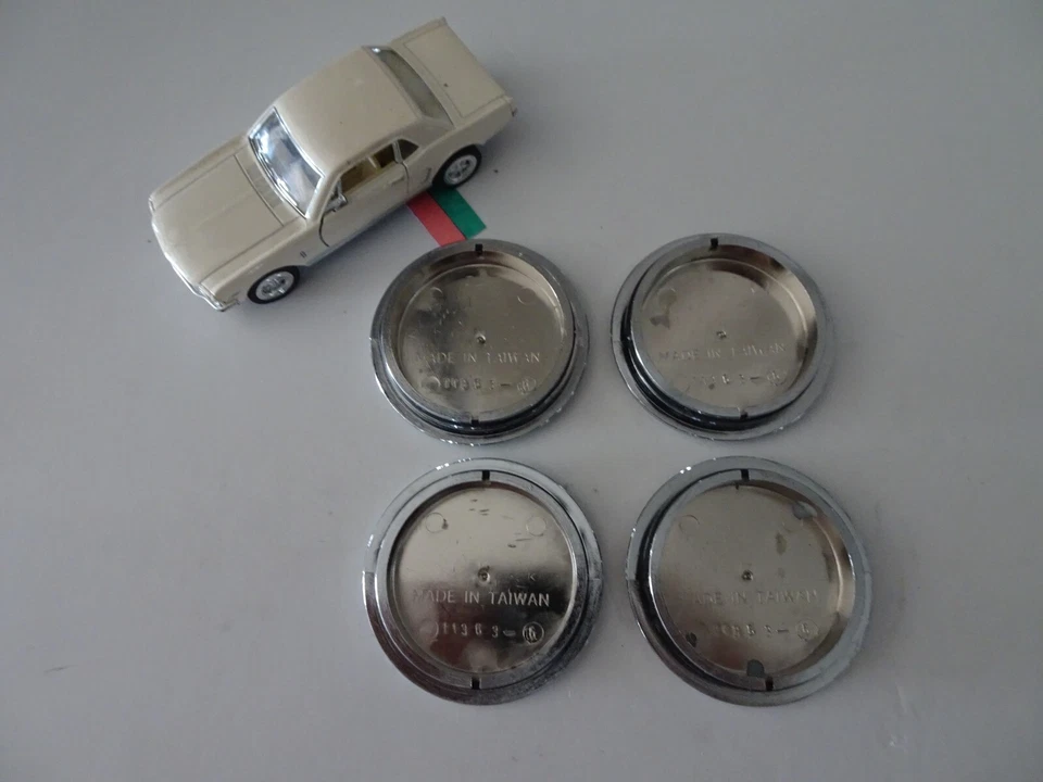 Juego de 4 tapacubos centrales de rueda personalizados cromados/púrpura KAOTIK # 11363-6 Foto 3 de 3