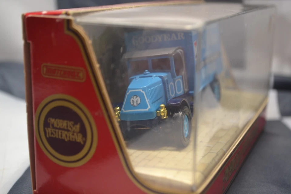 MATCHBOX /MOY  - 1930 MACK AC - GOOD YEAR -  SCALE MODEL  Y-33 - Image 3 of 4