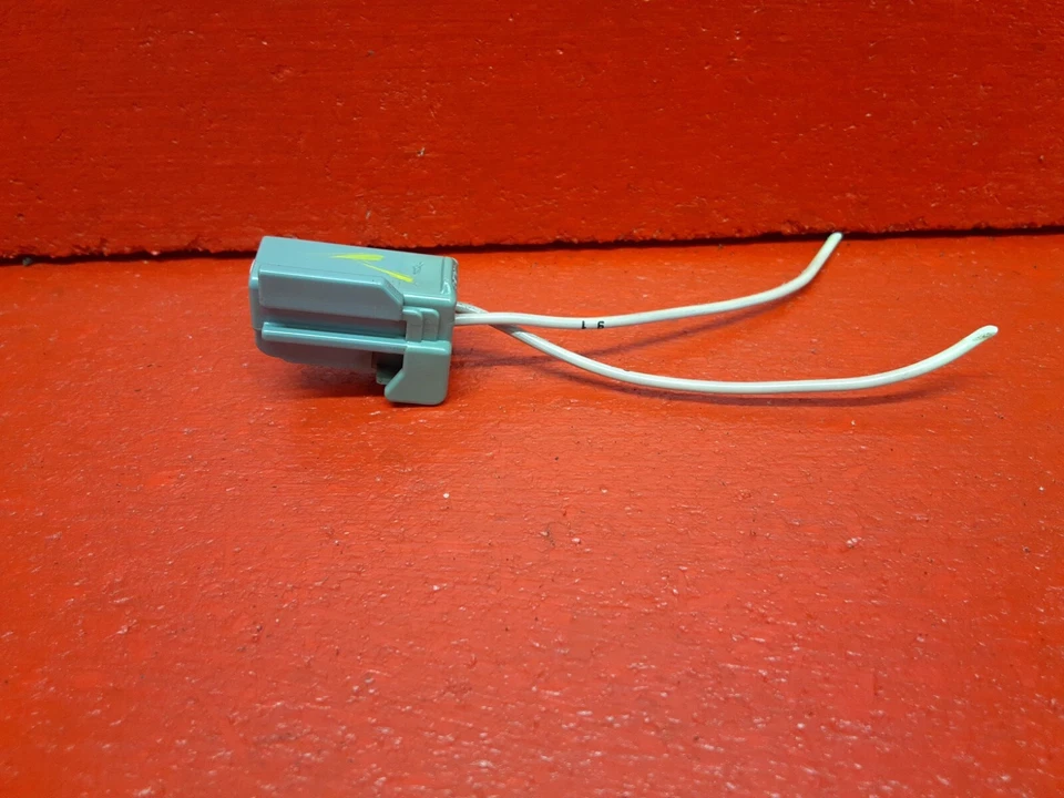 2003 - 2014 Volvo XC90 Liftgate Latch Handle Tailgate Plate Lights PIGTAIL ONLY - Image 2 of 4