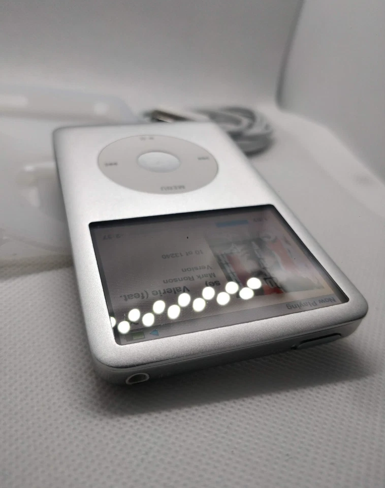Apple iPod Classic - 7th/6th gen, silver (3000mah battery, full refurb) - Image 3 of 4