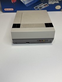 Nintendo NES Action Set Consola Paquete con Caja, Zappers, Extras - LEER
